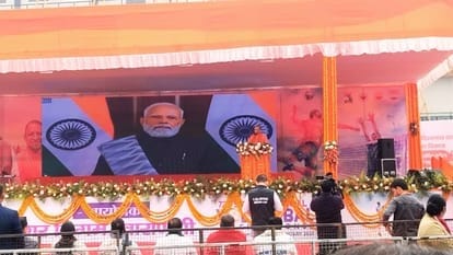 वाराणसी से गूंजा ‘हर-हर महादेव’, प्रधानमंत्री मोदी ने सीनियर नेशनल वॉलीबॉल चैंपियनशिप का वर्चुअल उद्घाटन किया