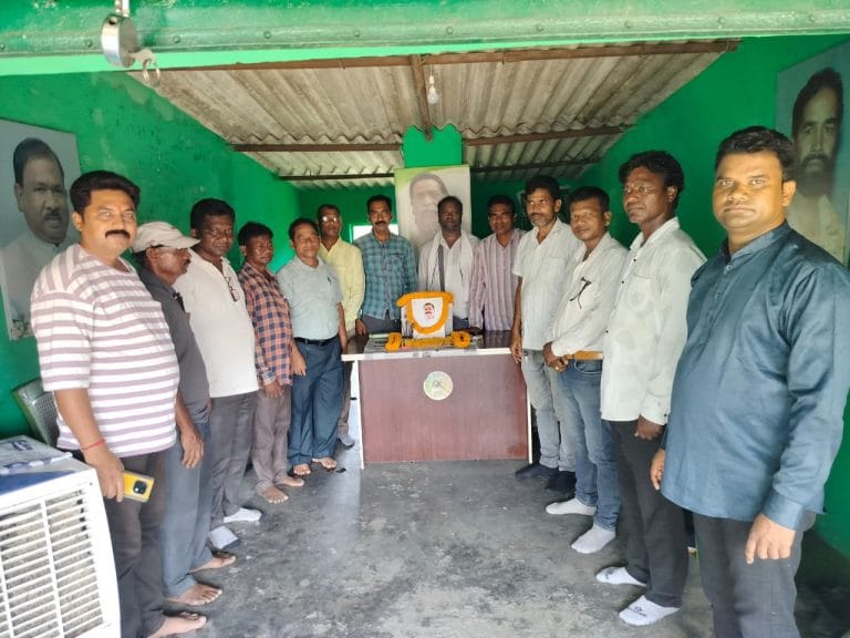 माल्यार्पण और मौन: पूर्व उपमुख्यमंत्री सुधीर महतो की जयंती पर याद आया झारखंड आंदोलन का वो कद्दावर चेहरा