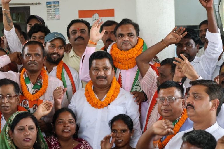 रांची में आजसू और भाजपा को बड़ा झटका, केंद्रीय सदस्य संजीव सिंह सहित कई प्रमुख नेता कांग्रेस में शामिल