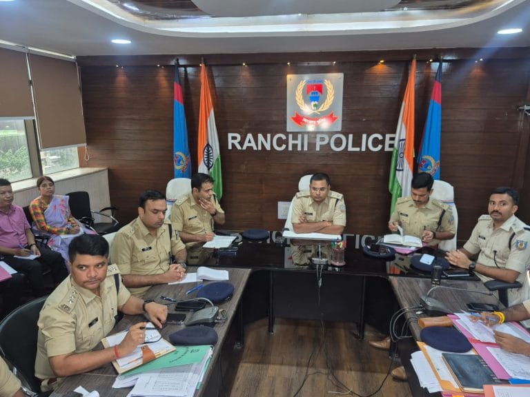 रांची में अपराधियों पर नकेल कसने की तैयारी: एसएसपी ने दिए 60 से 90 दिनों में चार्जशीट और क्यूआर कोड पेट्रोलिंग के कड़े निर्देश