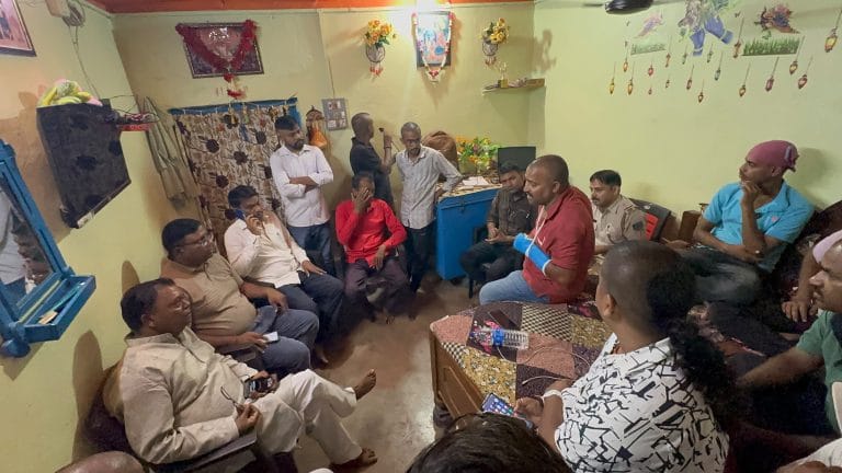 मकोली में मासूम से दरिंदगी और हत्या पर फूटा गुस्सा: पीड़ित परिवार से मिले सांसद चंद्र प्रकाश चौधरी, स्पीडी ट्रायल और फांसी की मांग