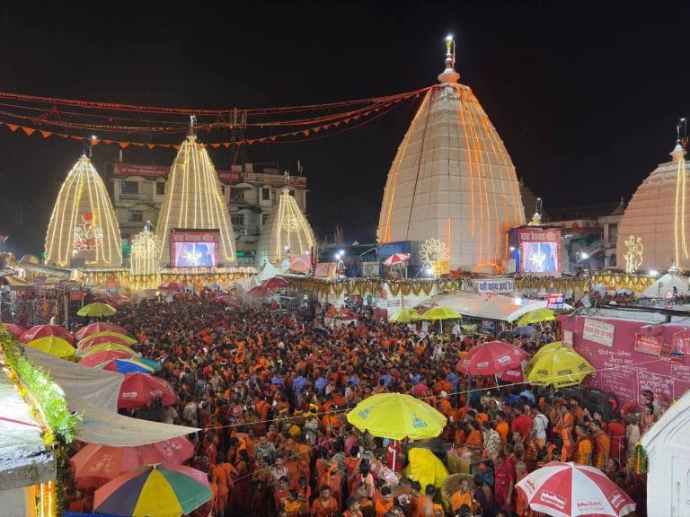 श्रावणी मेले की अंतिम सोमवारी पर शिवमय हुई बाबा नगरी: 4:13 बजे खुले कपाट, नंदन पहाड़ तक पहुंची कांवरियों की कतार
